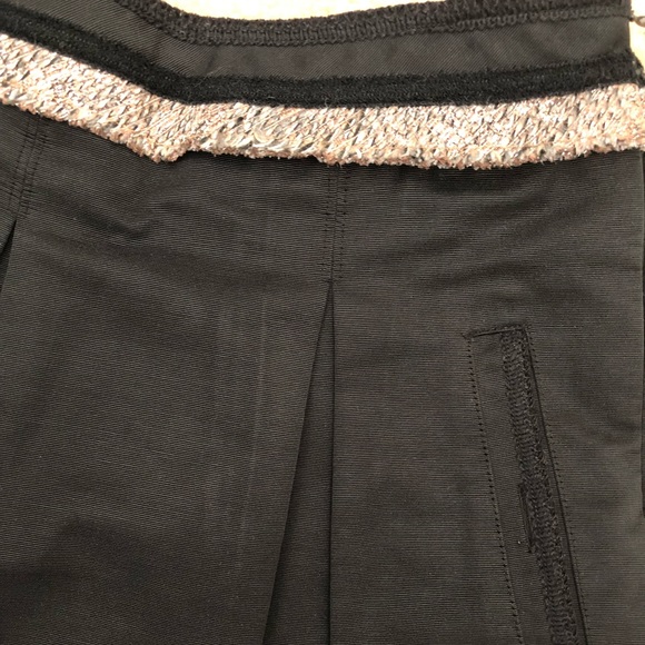 Pleated BCBG skirt - Picture 3 of 5